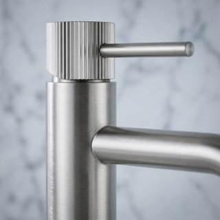 Bateria umywalkowa Rea Lungo Stripe Nikiel Szczotkowany Wysoka